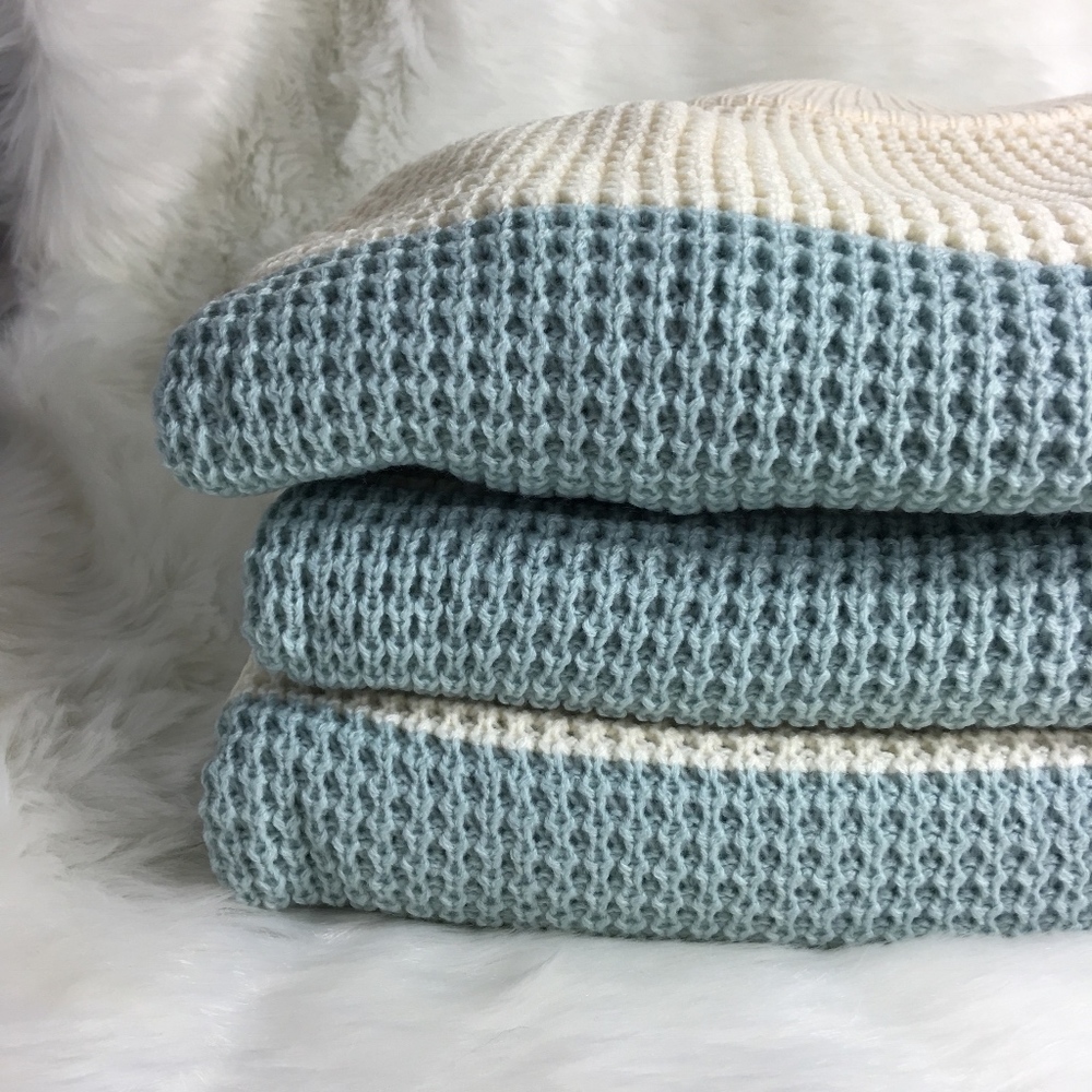 Color Block Waffle Knit Split Back Sweater - Picture 6 of 8